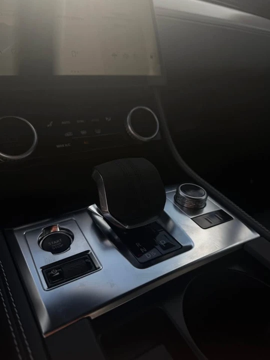 2024 Jaguar F-Pace - Image 11 of 13