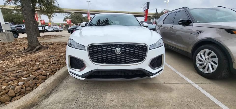 2024 Jaguar F-Pace - Image 2 of 20