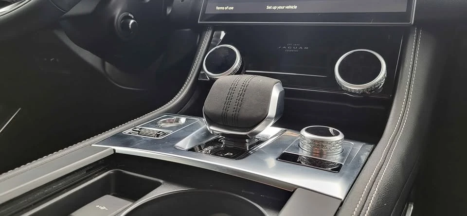 2024 Jaguar F-Pace - Image 17 of 20