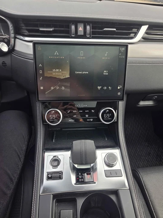 2024 Jaguar F-Pace - Image 10 of 15