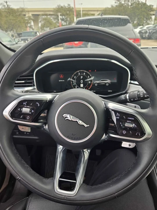 2024 Jaguar F-Pace - Image 9 of 15