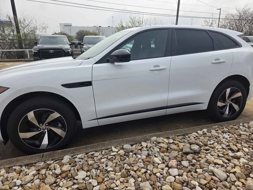 2024 Jaguar F-Pace - Image 3 of 15