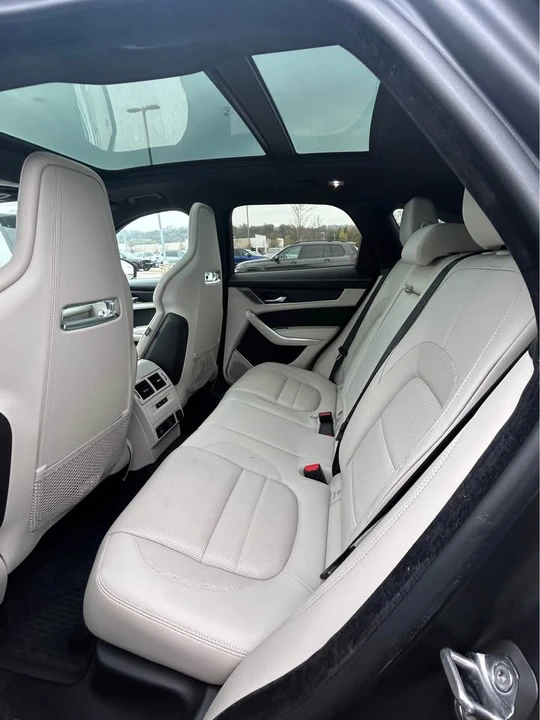 2024 Jaguar F-Pace - Image 7 of 7