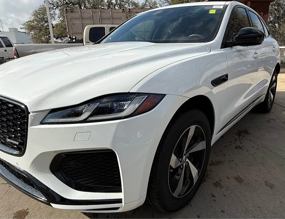 2024 Jaguar F-Pace - Image 2 of 9