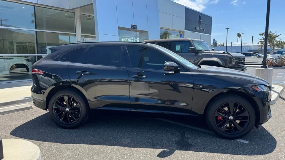 2024 Jaguar F-Pace - Image 2 of 10