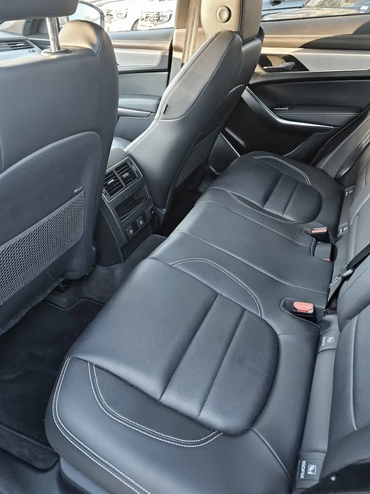 2024 Jaguar F-Pace - Image 7 of 10