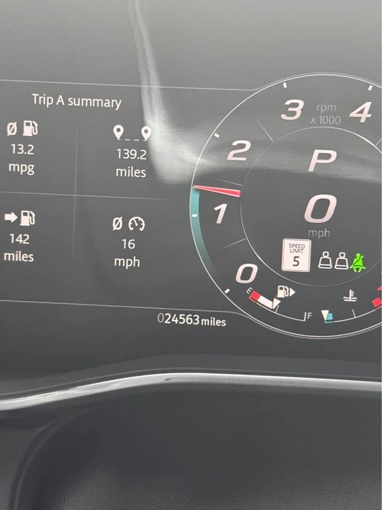 2024 Jaguar F-Pace SVR - Image 17 of 18