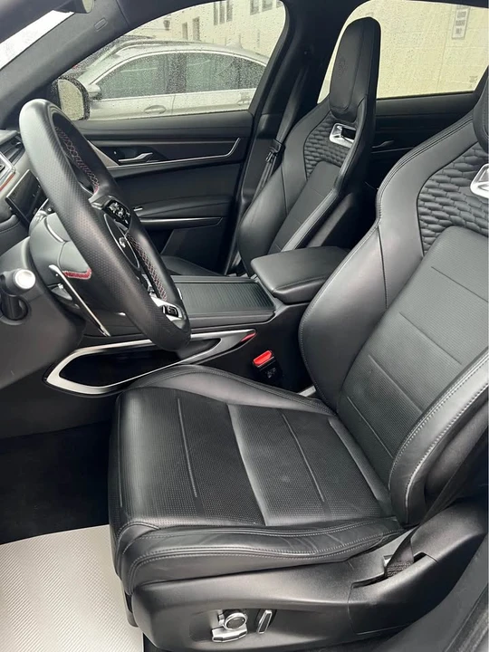 2024 Jaguar F-Pace SVR - Image 13 of 18