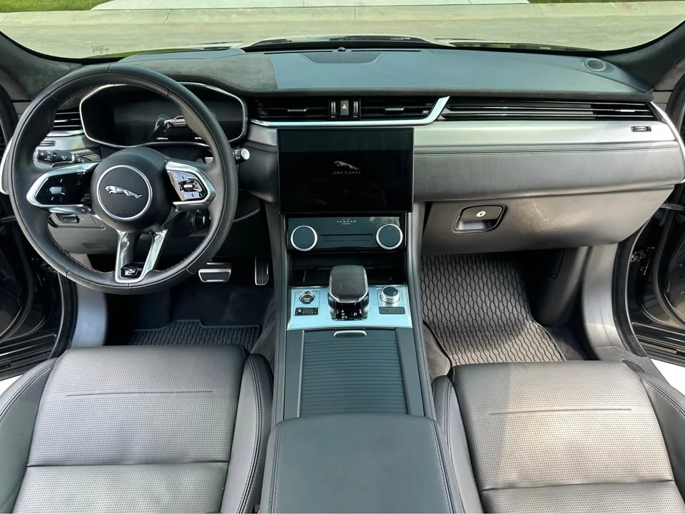 2024 Jaguar F-Pace SVR - Image 10 of 12