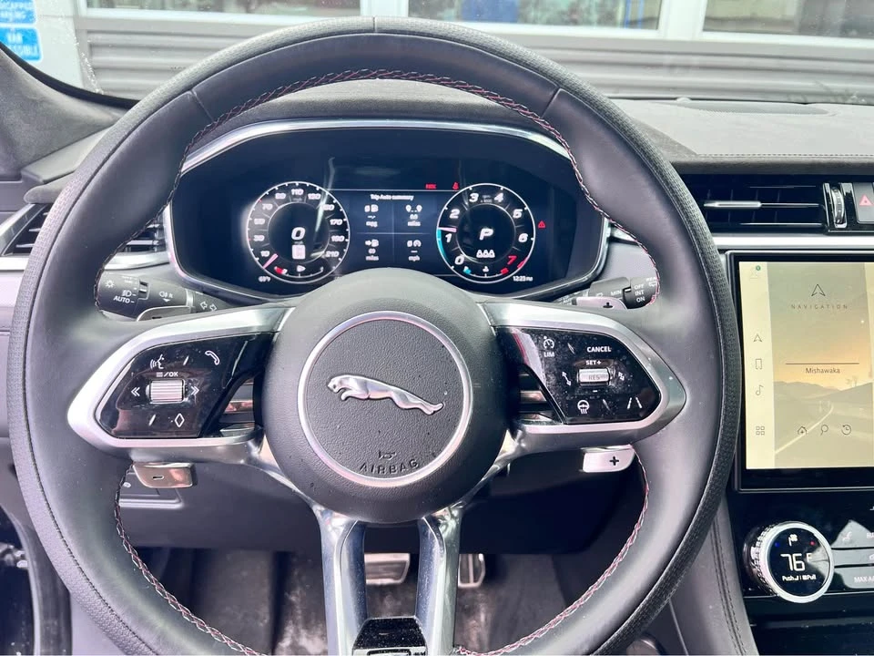 2024 Jaguar F-Pace SVR - Image 13 of 17