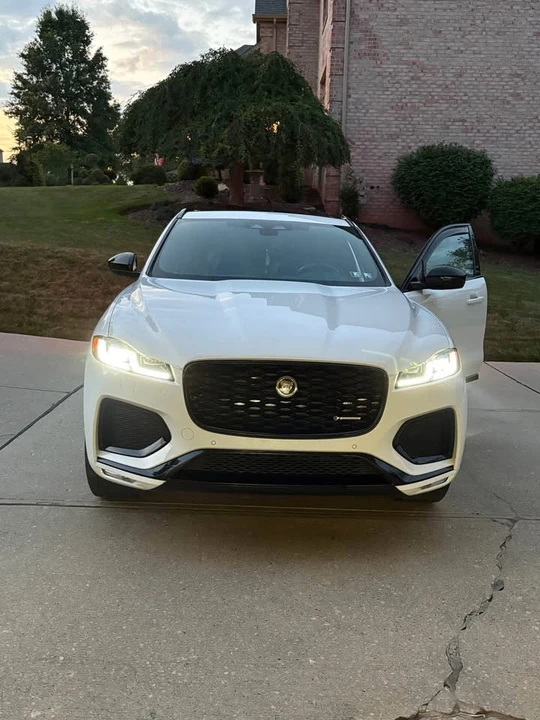 2024 Jaguar F-Pace - Image 8 of 10