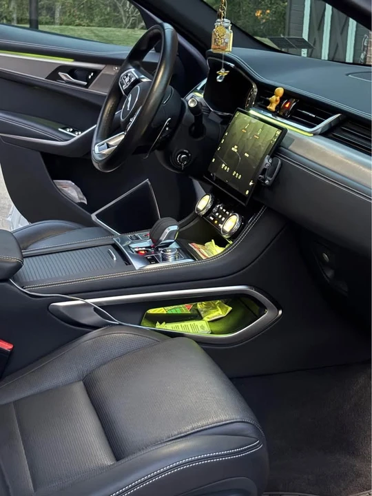 2024 Jaguar F-Pace - Image 10 of 10