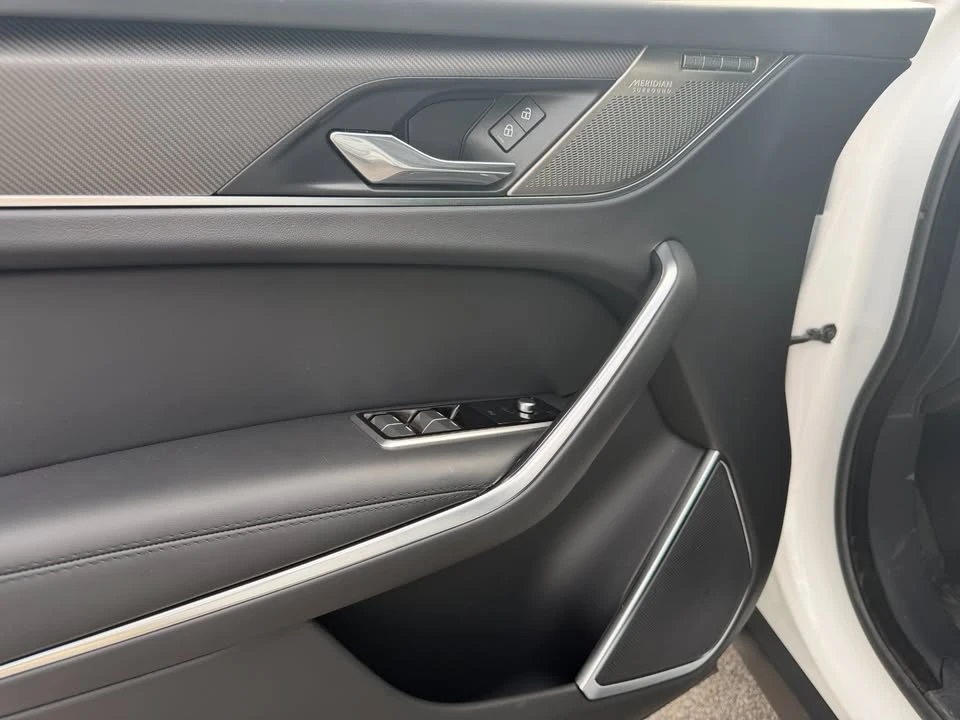 2024 Jaguar F-Pace SVR - Image 11 of 17