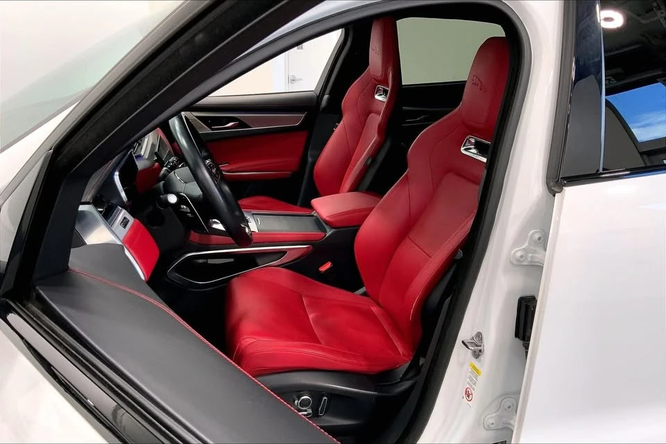 2024 Jaguar F-Pace - Image 9 of 17