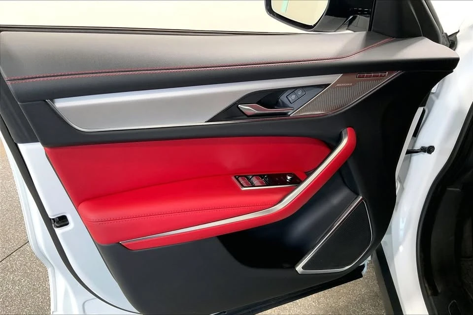2024 Jaguar F-Pace - Image 8 of 17