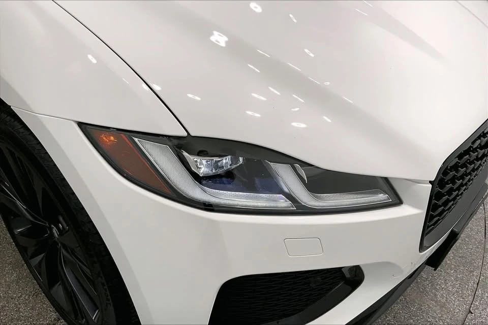 2024 Jaguar F-Pace - Image 15 of 17