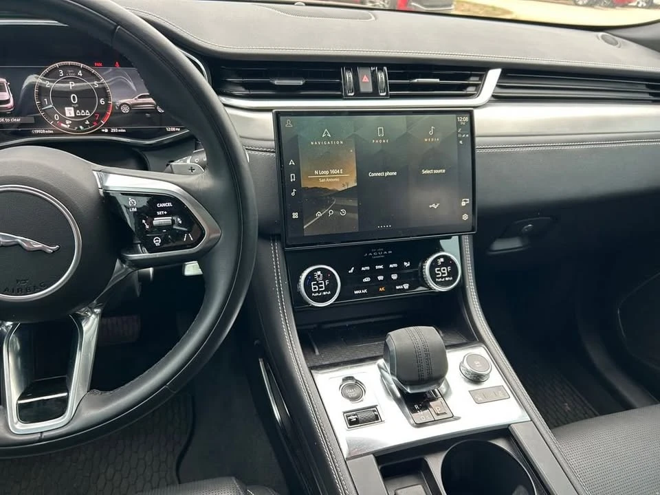 2024 Jaguar F-Pace - Image 17 of 19