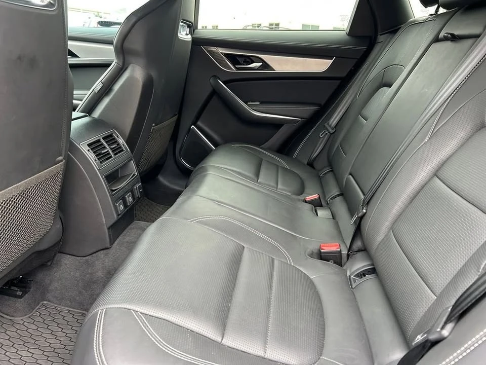 2024 Jaguar F-Pace - Image 15 of 19