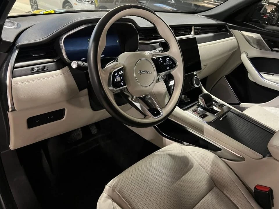 2024 Jaguar F-Pace - Image 9 of 17