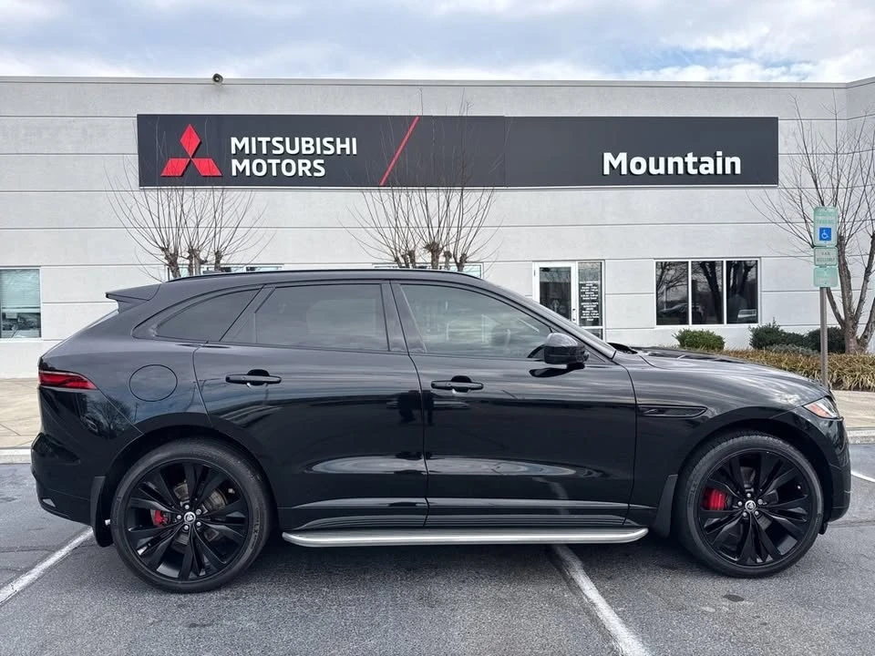 2024 Jaguar F-Pace - Image 2 of 15