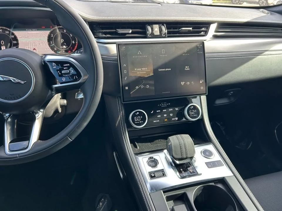 2024 Jaguar F-Pace - Image 16 of 19