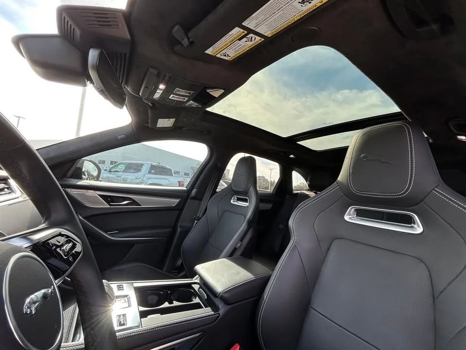 2024 Jaguar F-Pace - Image 11 of 19