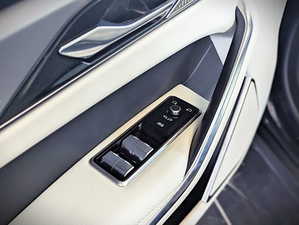 2024 Jaguar F-Pace - Image 9 of 20