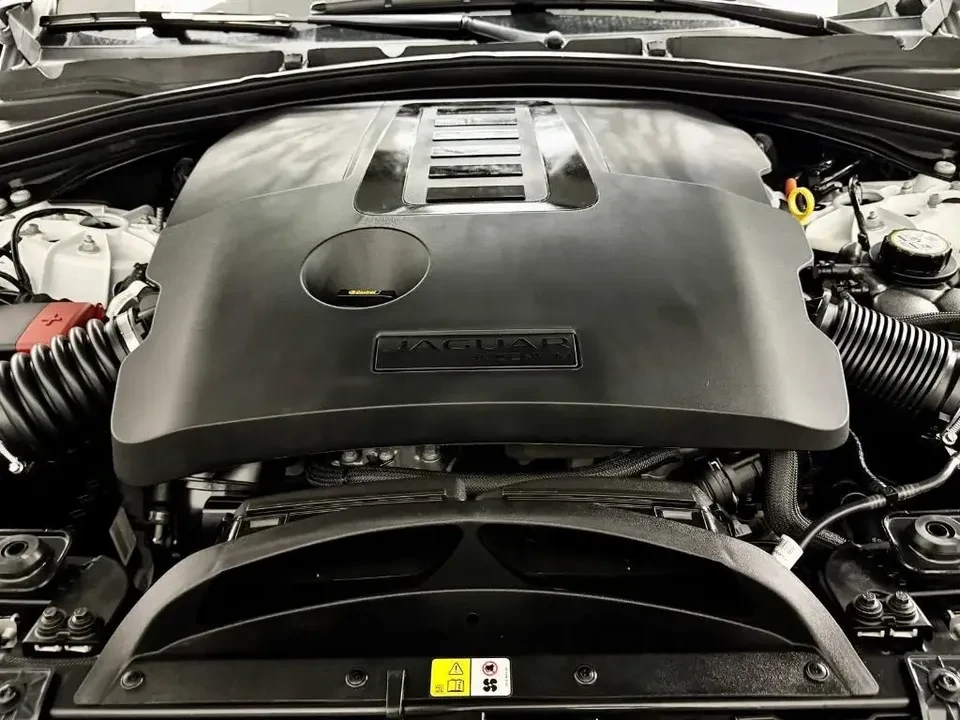 2024 Jaguar F-Pace - Image 15 of 20
