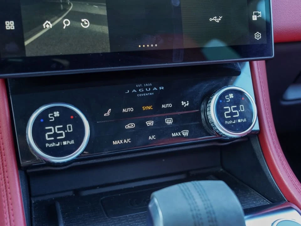 2024 Jaguar F-Pace - Image 15 of 20
