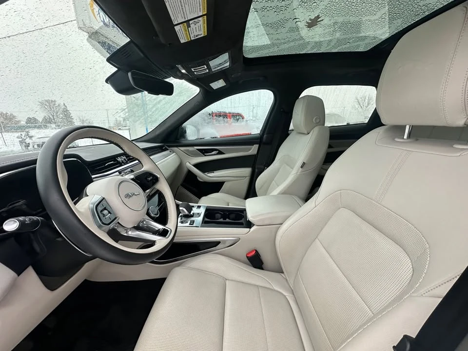 2024 Jaguar F-Pace - Image 15 of 20