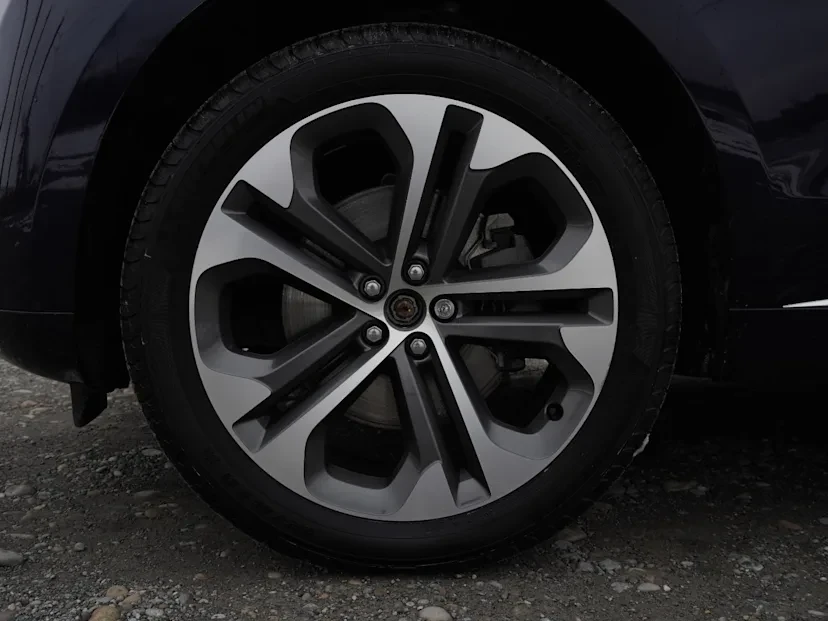 2024 Jaguar F-Pace - Image 5 of 19