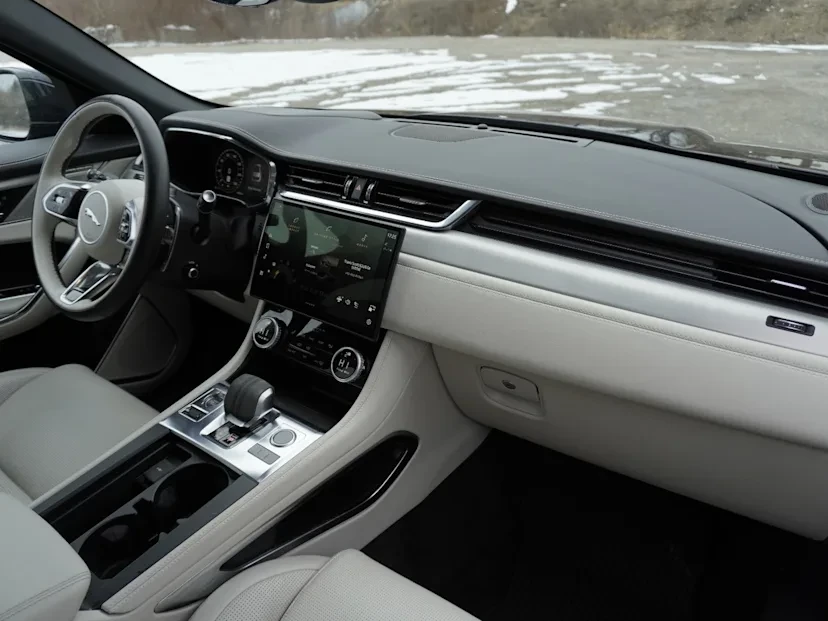 2024 Jaguar F-Pace - Image 9 of 19