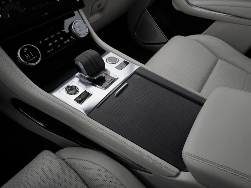 2024 Jaguar - Image 15 of 19