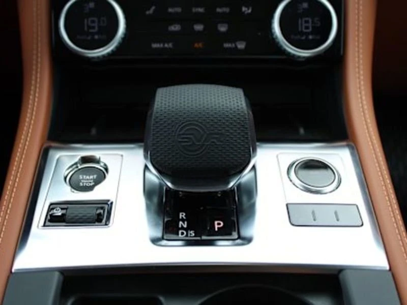 2024 Jaguar F-Pace SVR - Image 17 of 20