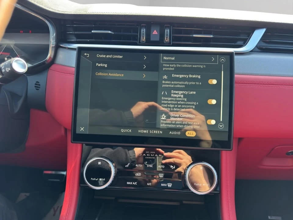 2024 Jaguar F-Pace SVR - Image 16 of 19