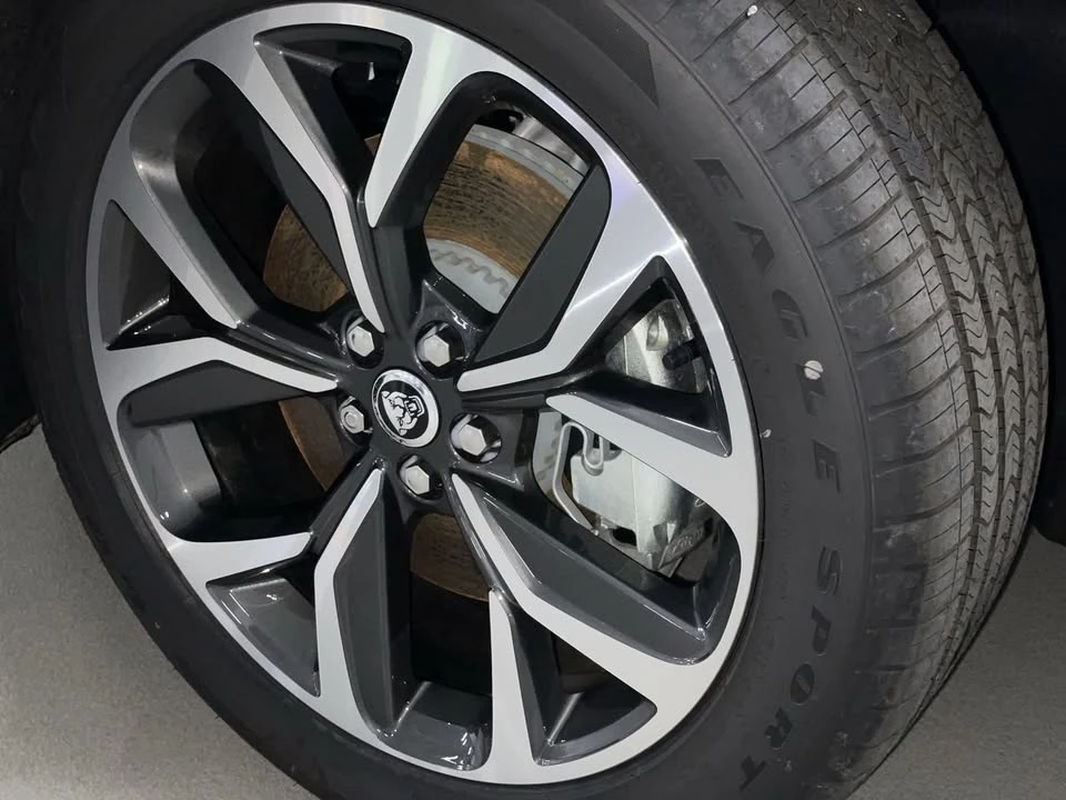2024 Jaguar I-Pace - Image 17 of 18