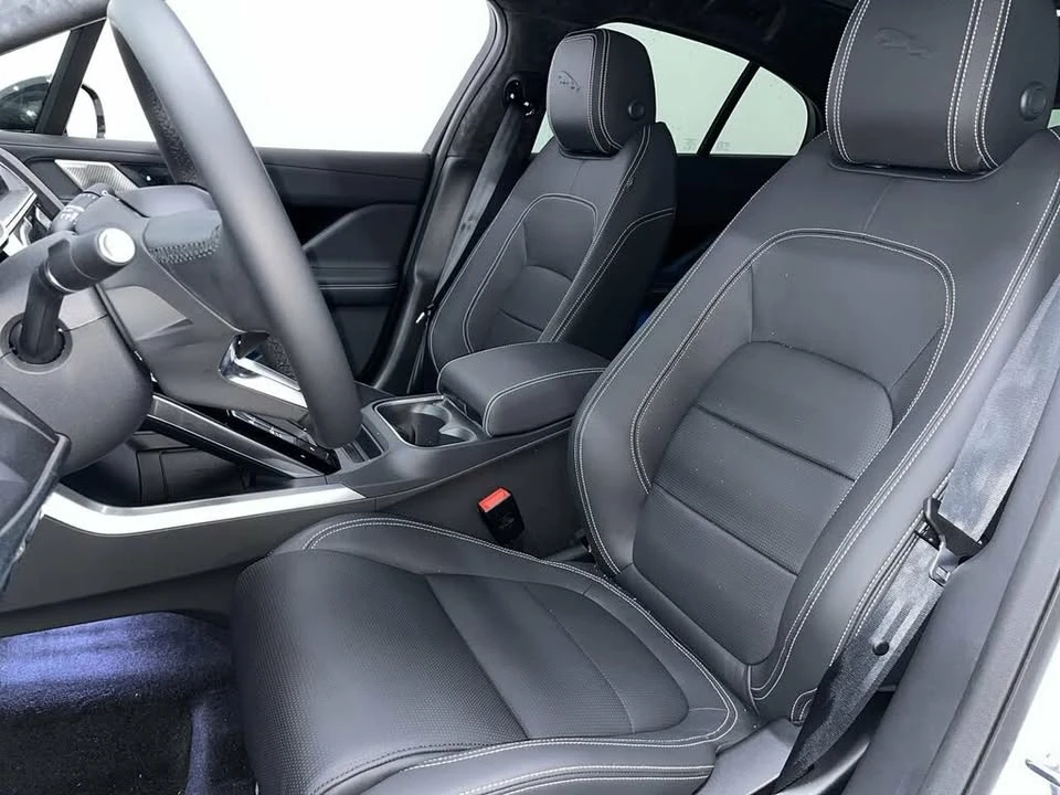 2024 Jaguar I-Pace - Image 18 of 19