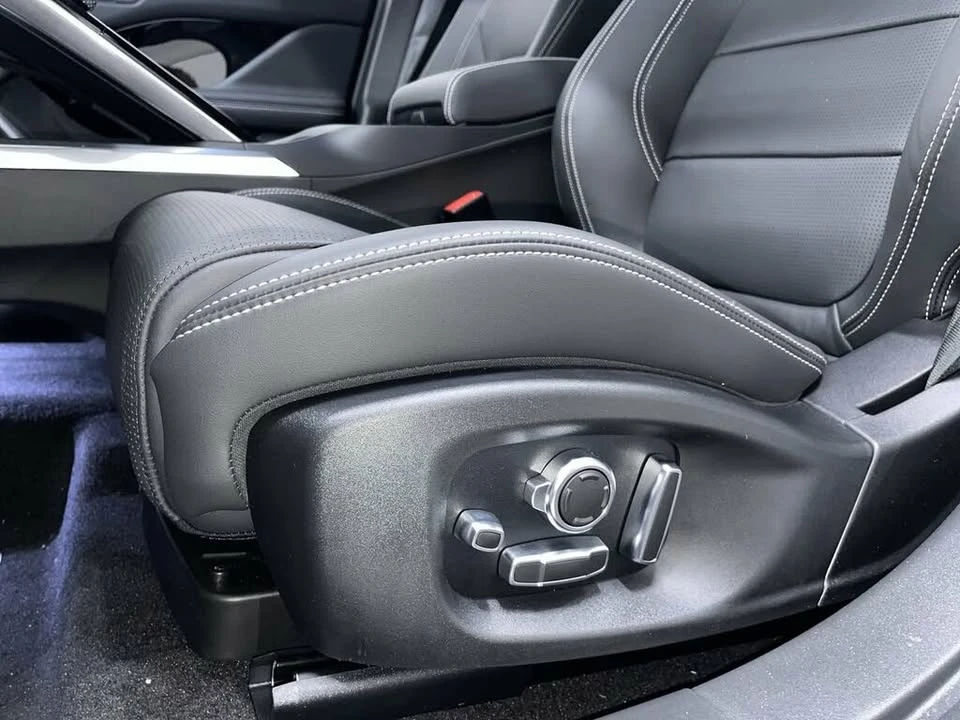2024 Jaguar I-Pace - Image 19 of 19
