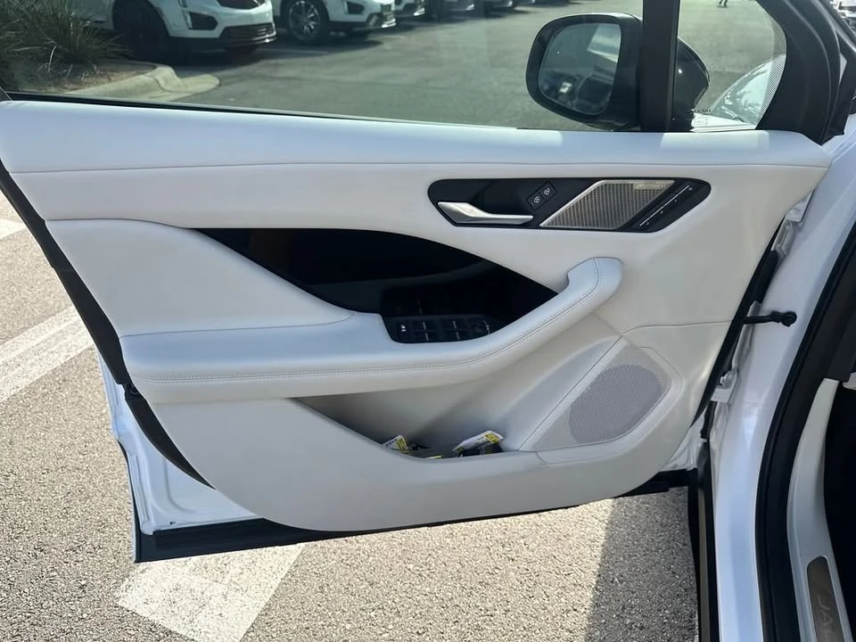 2024 Jaguar I-Pace - Image 15 of 20