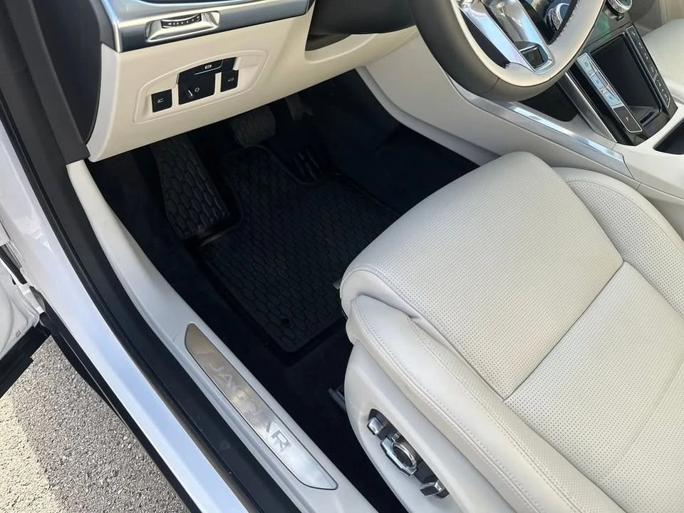 2024 Jaguar I-Pace - Image 18 of 20