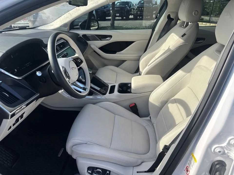 2024 Jaguar I-Pace - Image 17 of 20