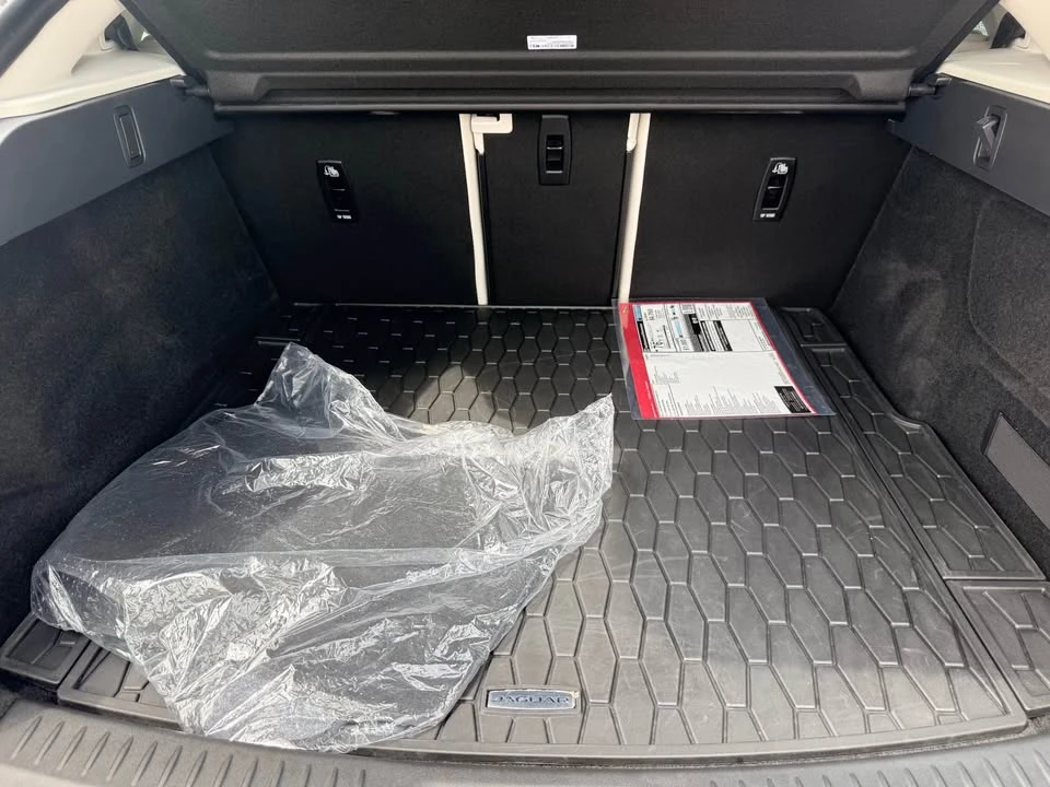2024 Jaguar I-Pace - Image 9 of 10