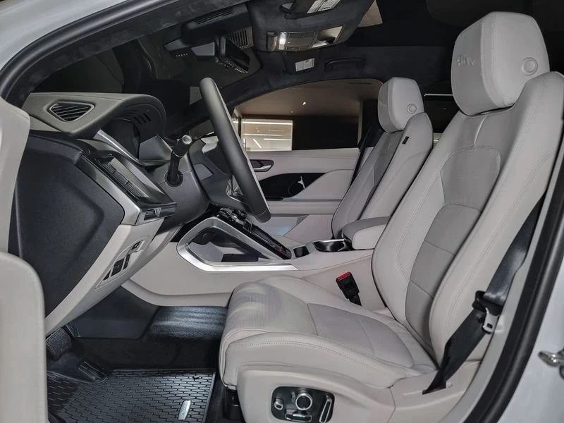 2024 Jaguar I-Pace - Image 9 of 20
