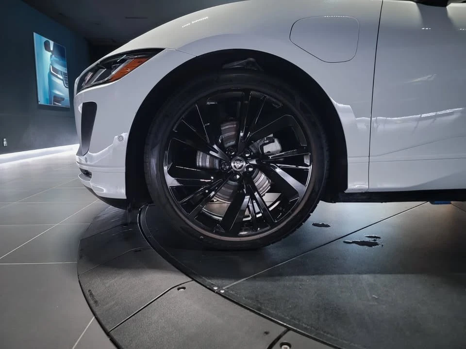 2024 Jaguar I-Pace - Image 9 of 20
