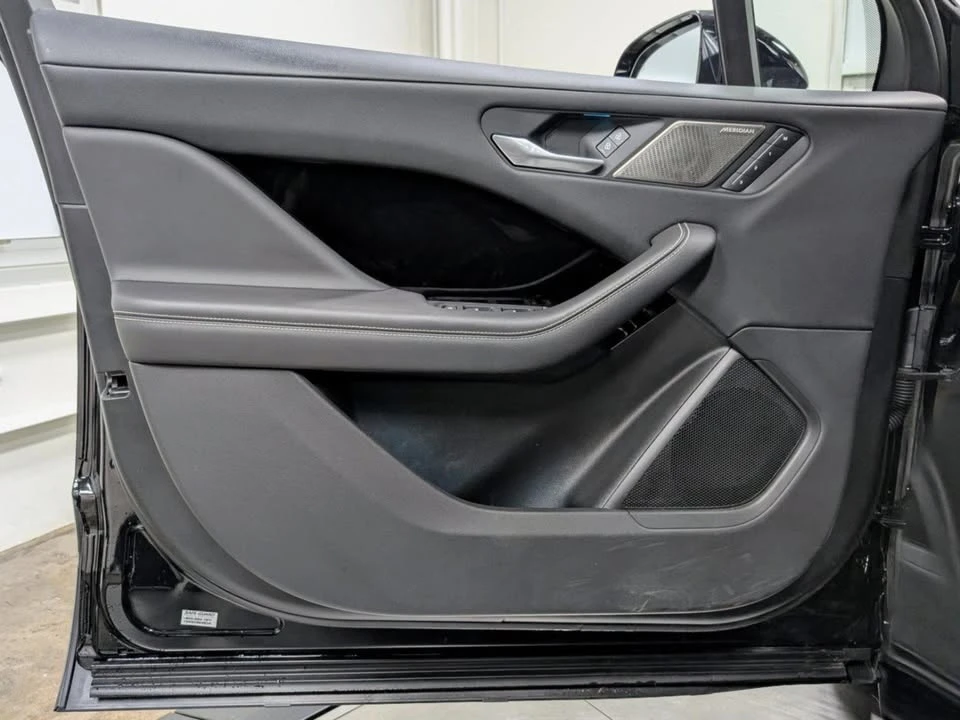 2024 Jaguar I-Pace - Image 13 of 20