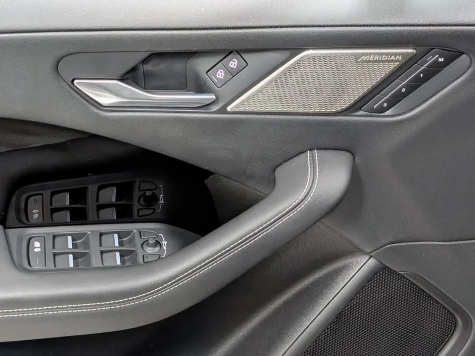 2024 Jaguar I-Pace - Image 14 of 20