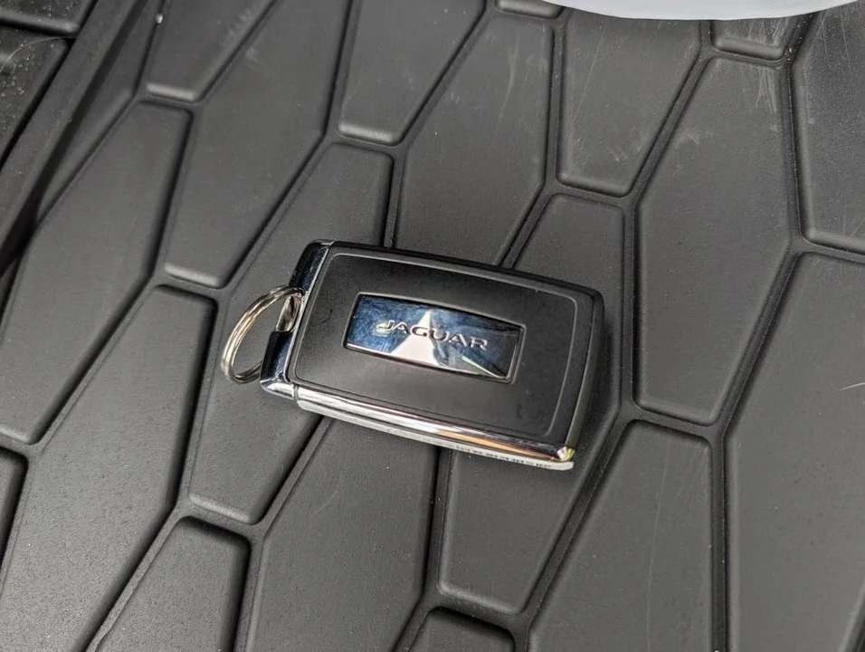 2024 Jaguar I-Pace - Image 16 of 16