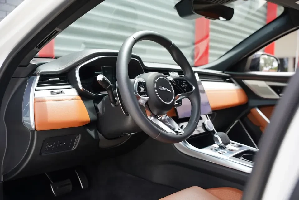 2024 Jaguar X260 XF - Image 7 of 17