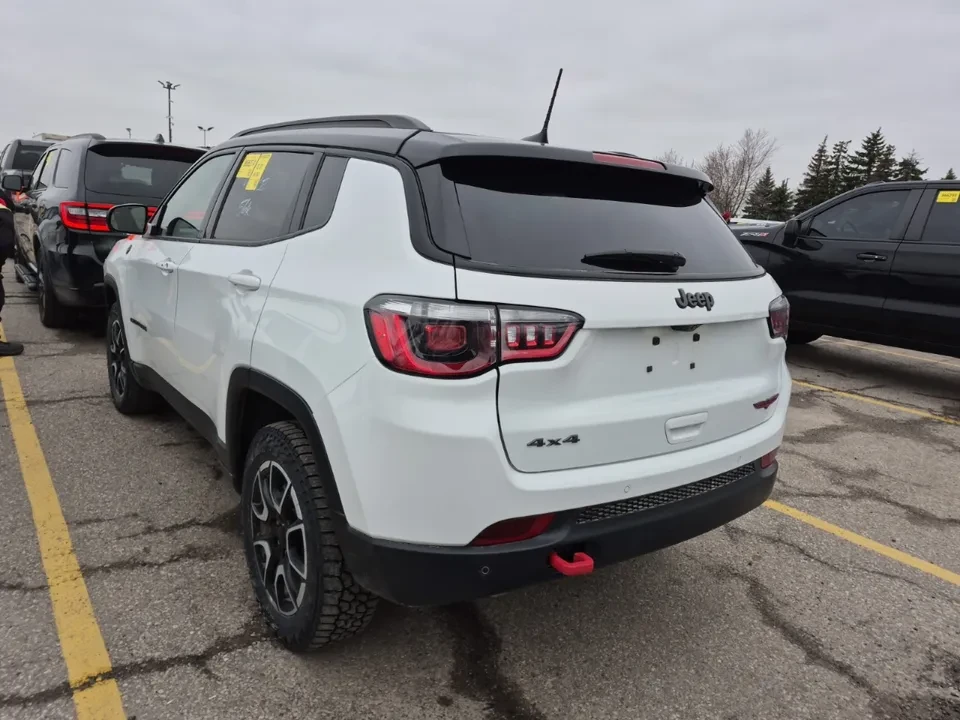 2024 Jeep Compass - Image 5 of 8