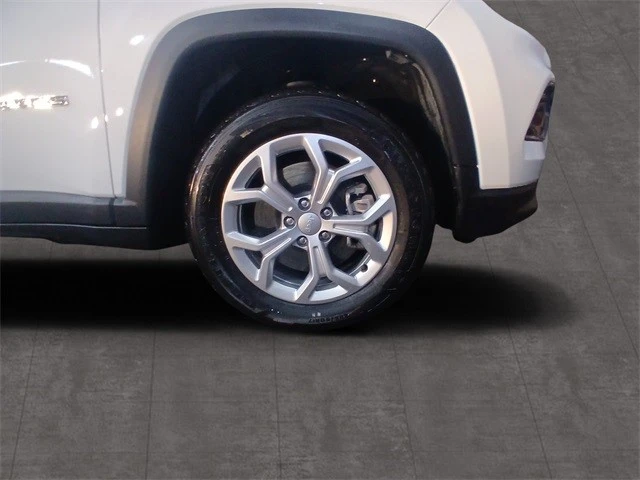 2024 Jeep Compass - Image 10 of 21